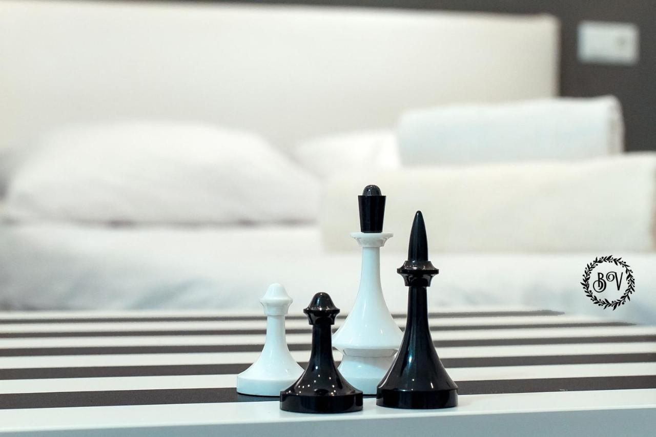 Bv Apartments Black And White إلفيف المظهر الخارجي الصورة