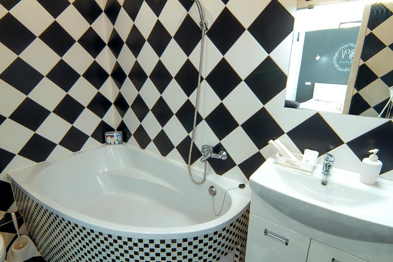 Bv Apartments Black And White إلفيف المظهر الخارجي الصورة