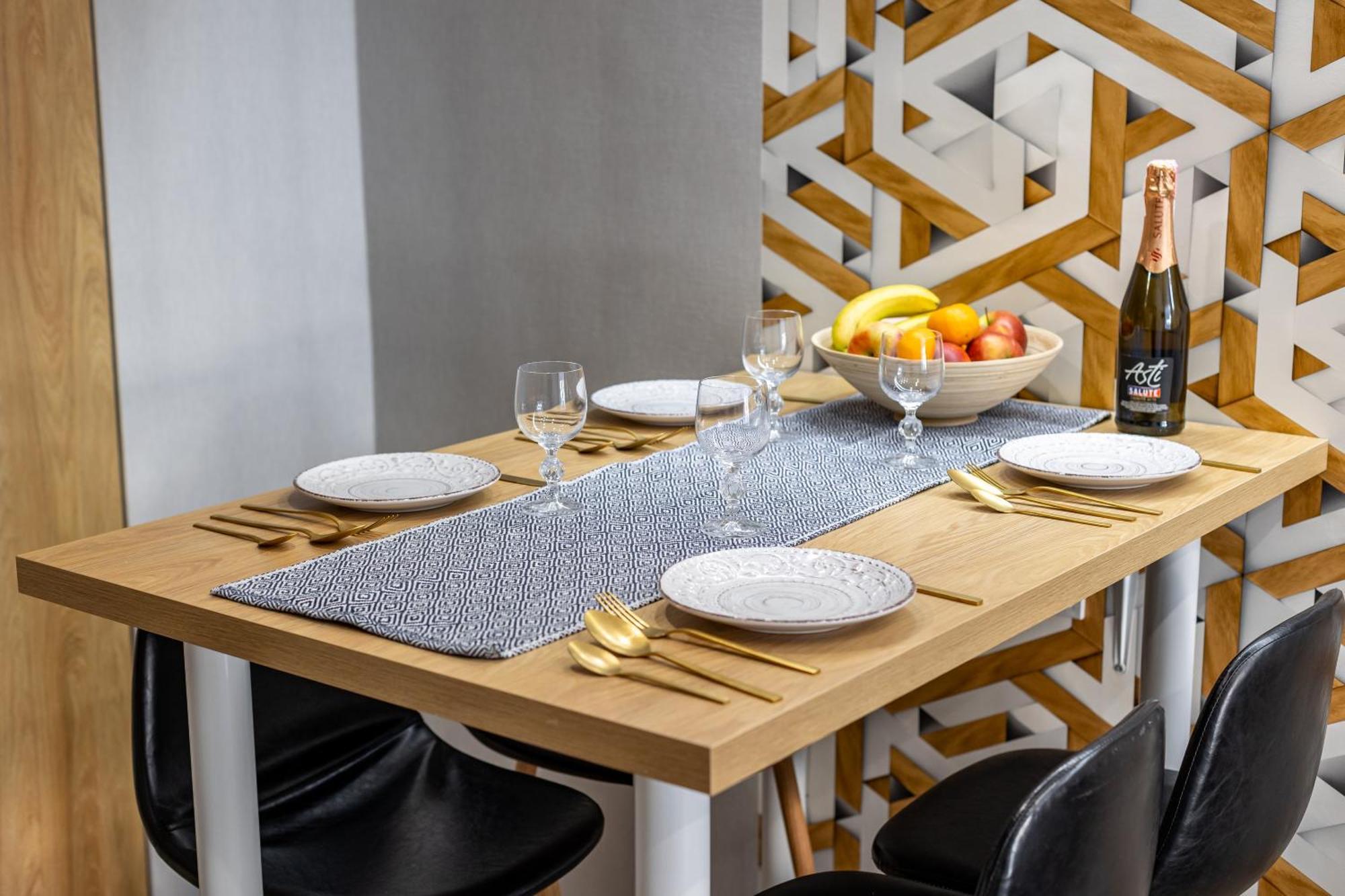 Bv Apartments Black And White إلفيف المظهر الخارجي الصورة