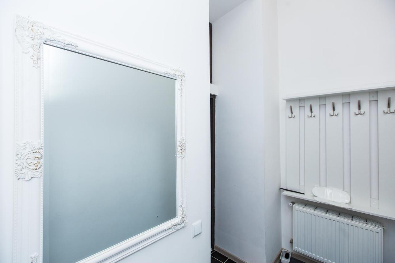 Bv Apartments Black And White إلفيف المظهر الخارجي الصورة