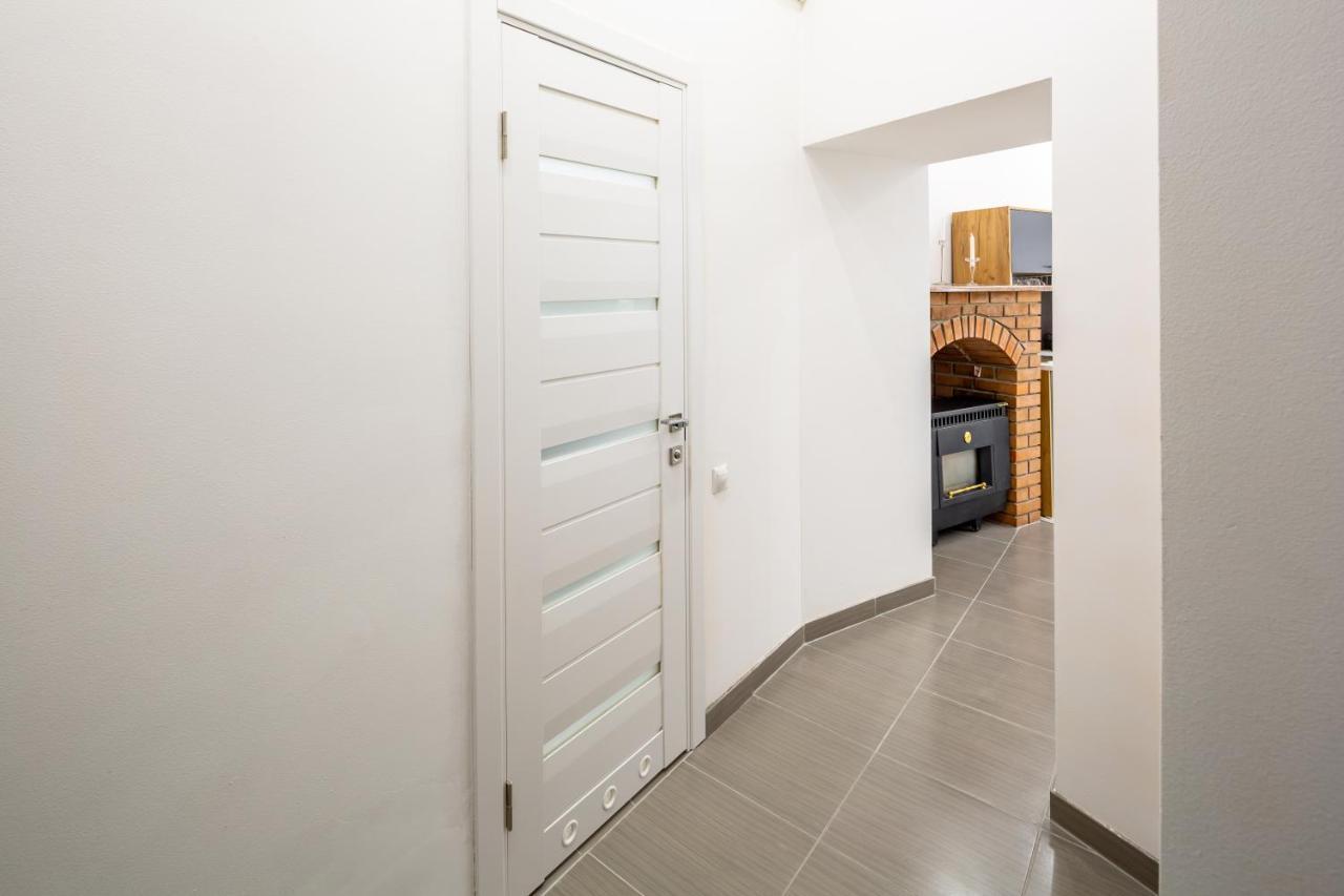 Bv Apartments Black And White إلفيف المظهر الخارجي الصورة